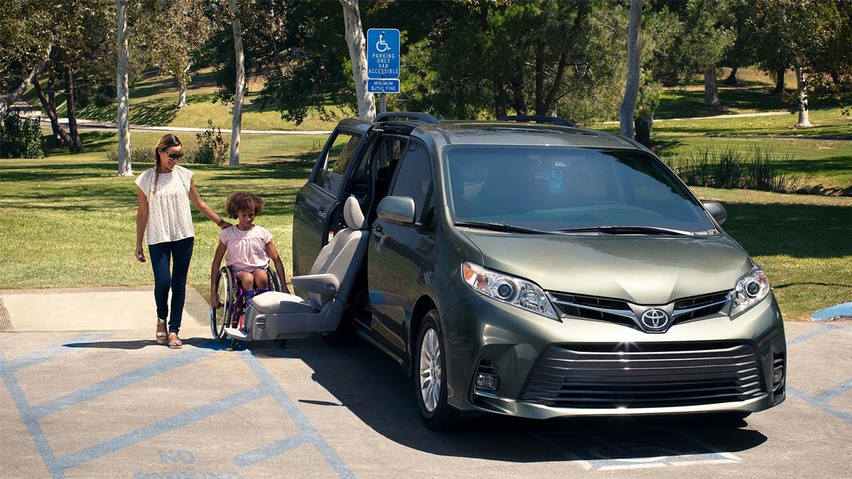2019 Toyota Sienna with Auto Access Seat from Passport Toyota in Suitland, MD