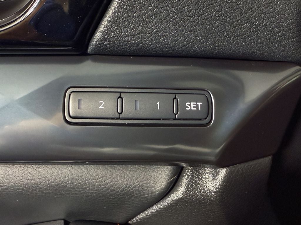 2023 Nissan Maxima SR