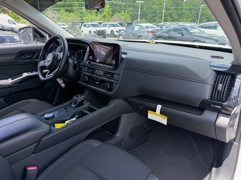 2024 Nissan Pathfinder S