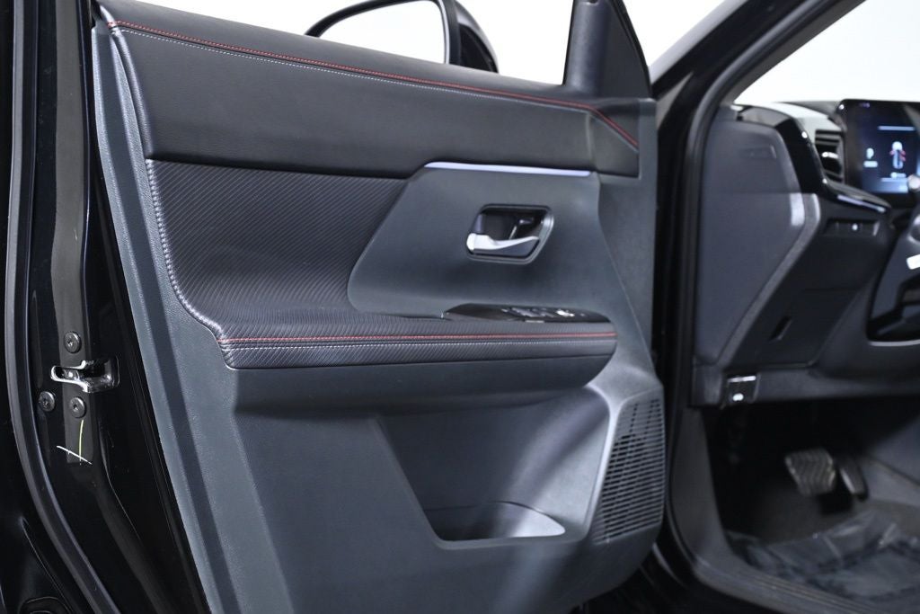 2025 Nissan Kicks SR Nissan Certified