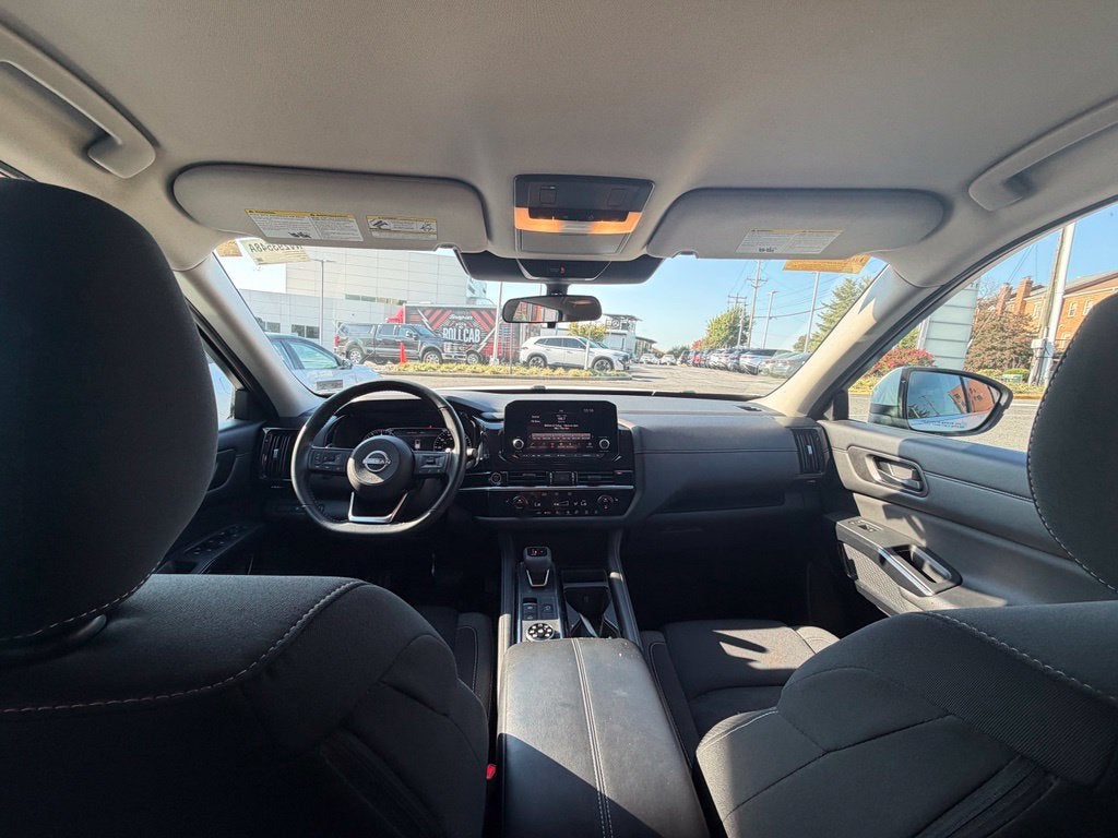2023 Nissan Pathfinder SV