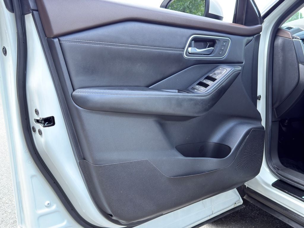 2023 Nissan Rogue Platinum Certified Select