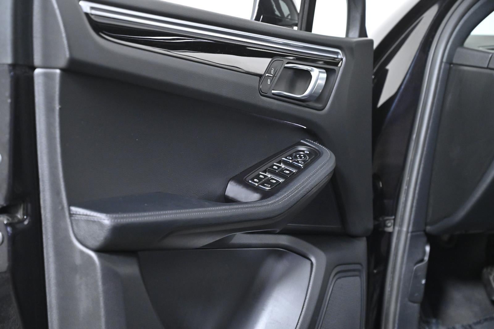 2022 Porsche Macan AWD