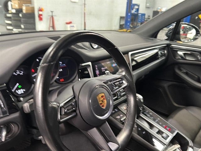 2022 Porsche Macan AWD