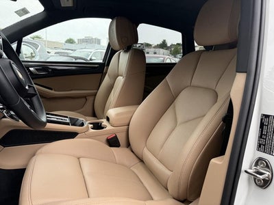 2025 Porsche Macan AWD