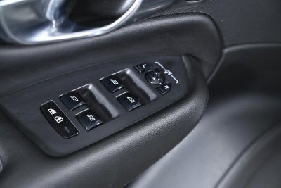 2022 Volvo XC90 Momentum