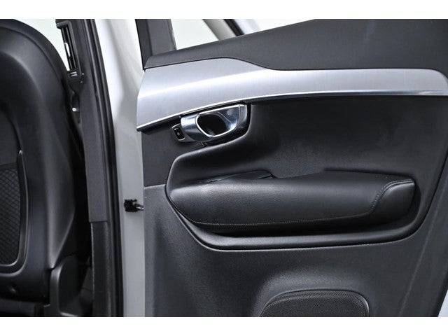 2022 Volvo XC90 Momentum