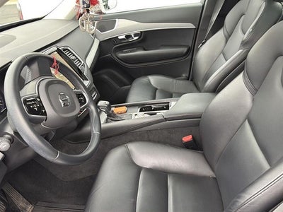 2022 Volvo XC90 Momentum