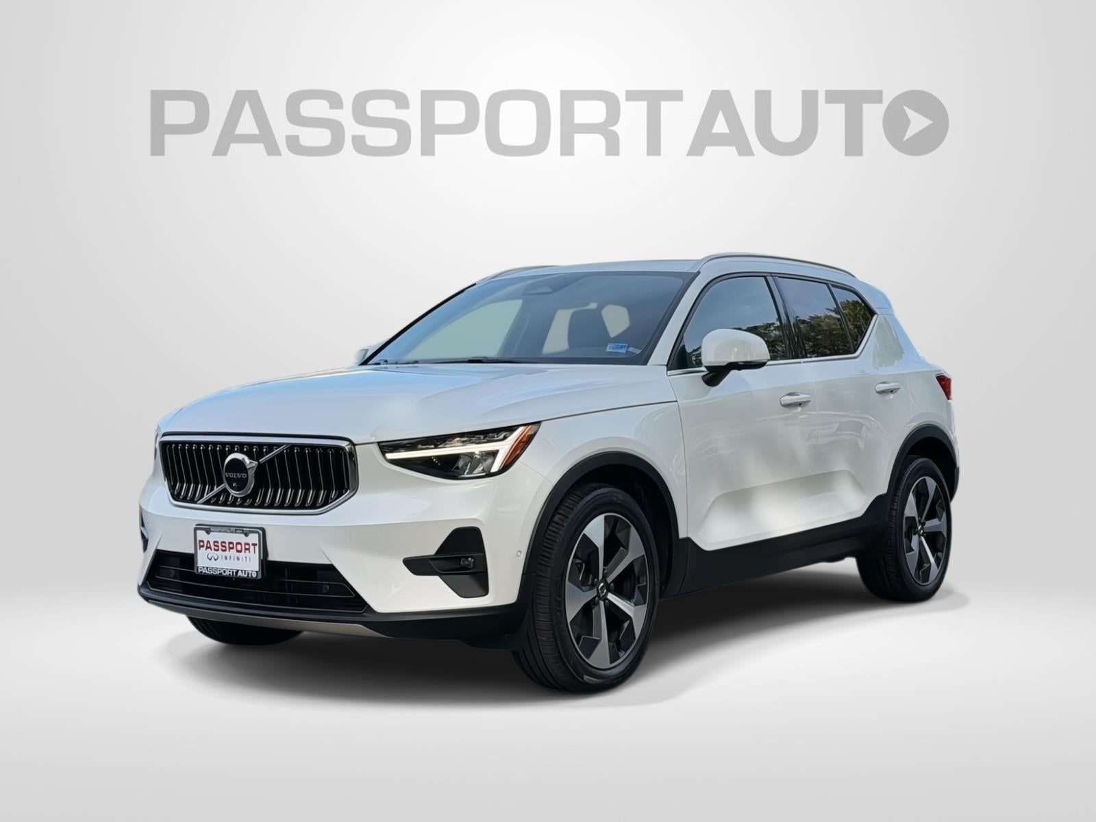 2023 Volvo XC40 Plus Bright Theme