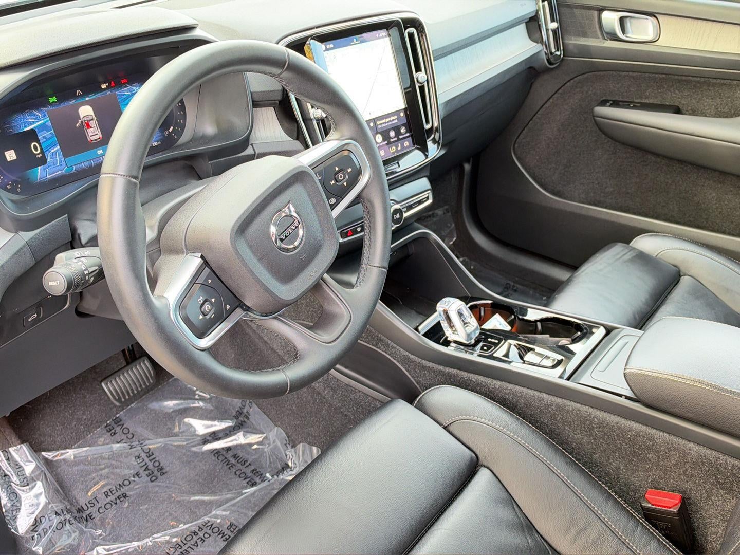 2023 Volvo XC40 Plus Bright Theme