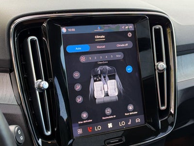 2023 Volvo XC40 Plus Bright Theme