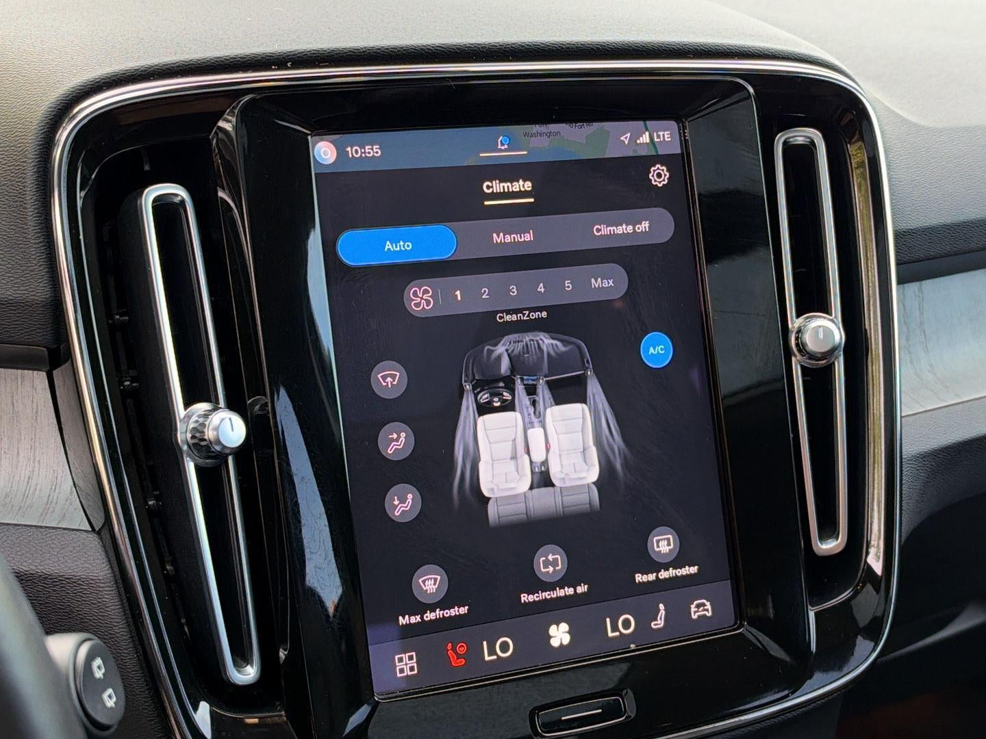 2023 Volvo XC40 Plus Bright Theme