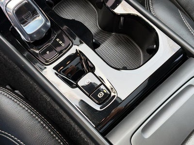 2023 Volvo XC40 Plus Bright Theme