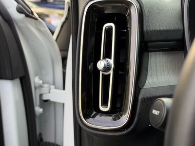 2023 Volvo XC40 Plus Bright Theme