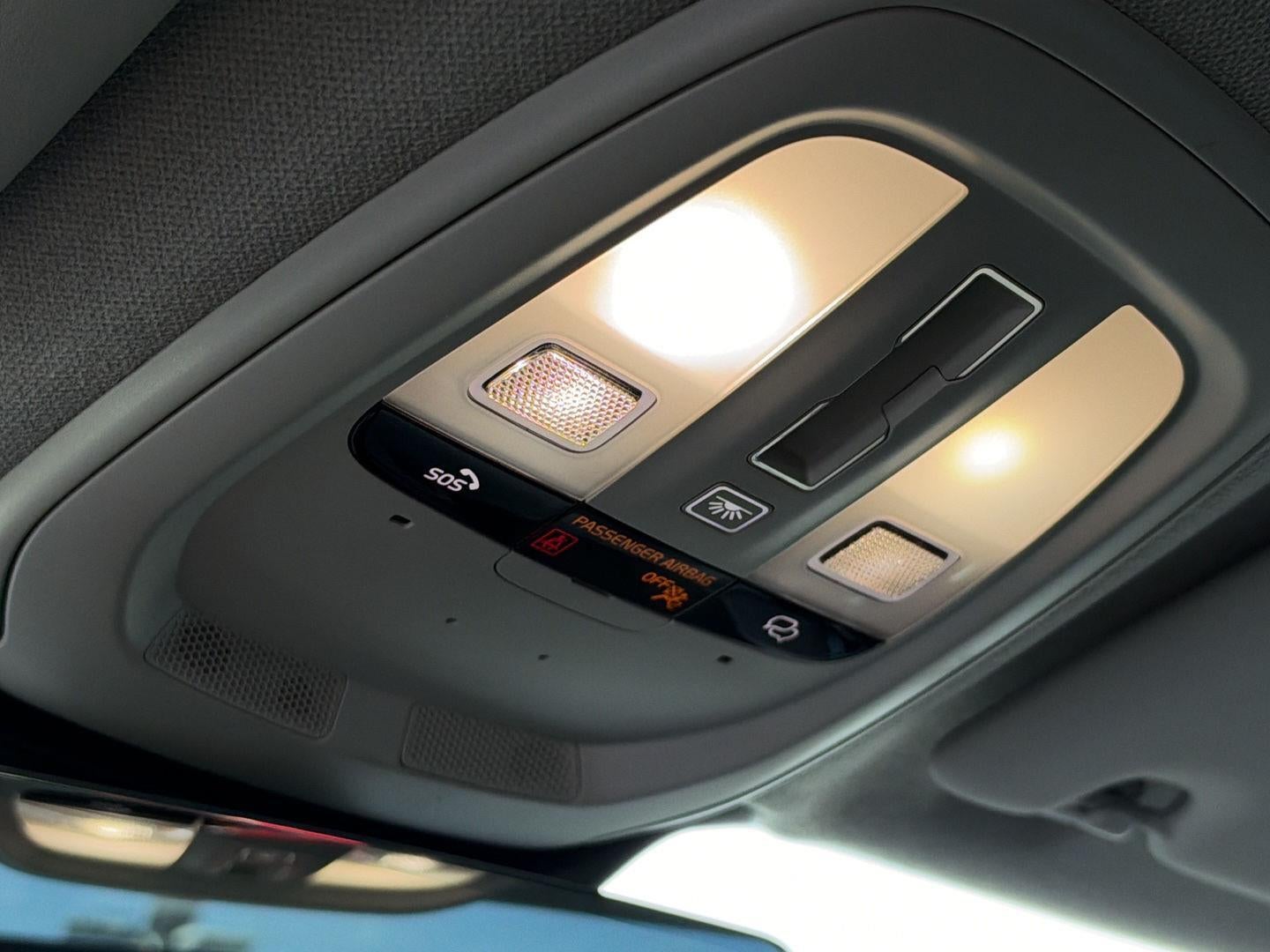 2023 Volvo XC40 Plus Bright Theme