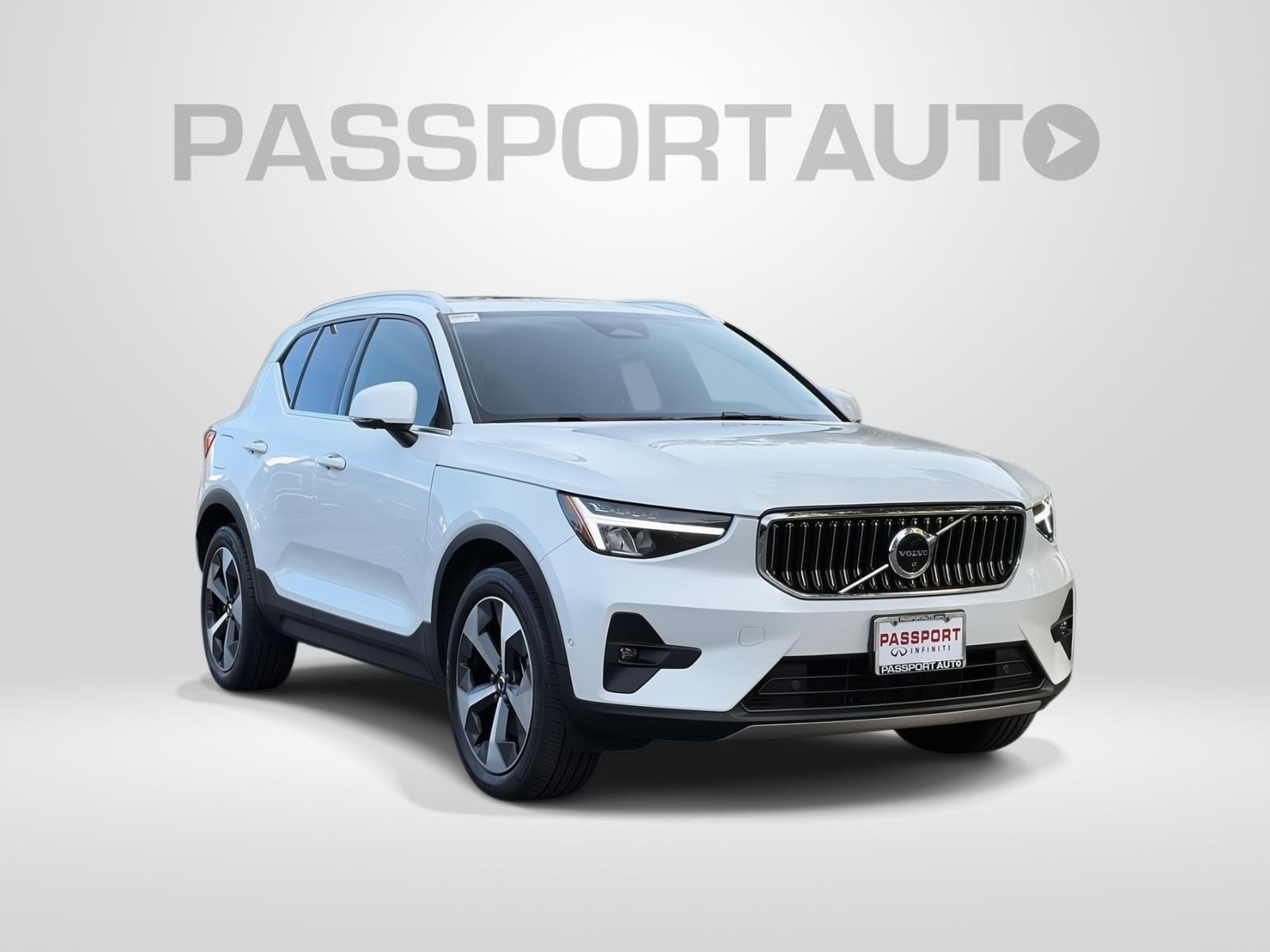 2023 Volvo XC40 Plus Bright Theme