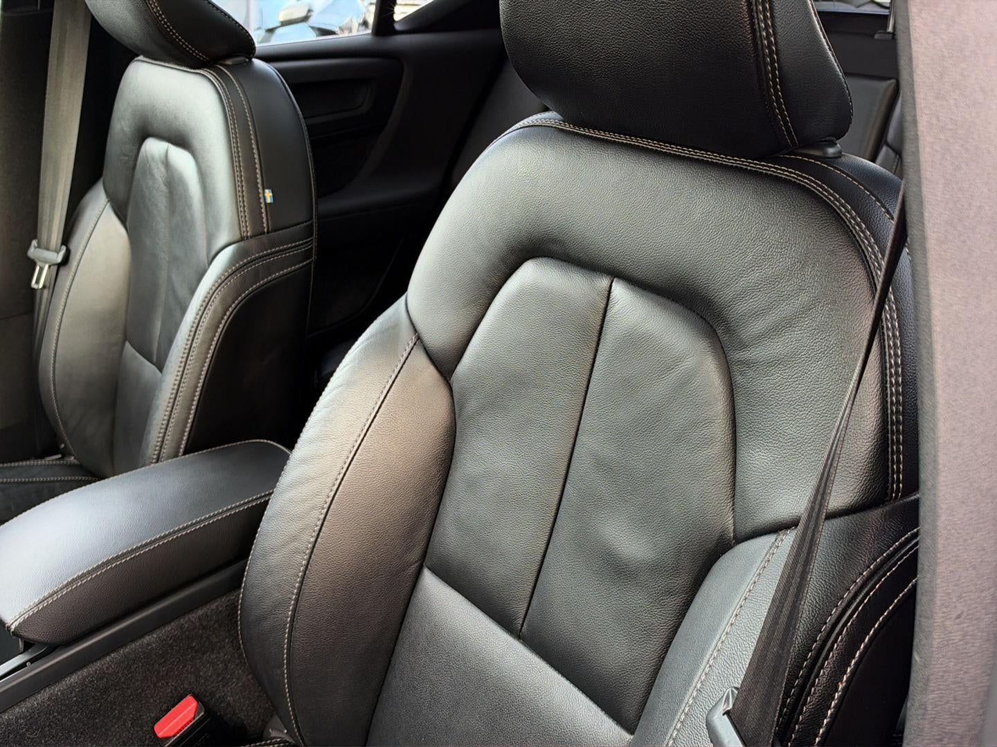 2023 Volvo XC40 Plus Bright Theme