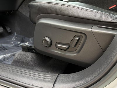 2023 Volvo XC40 Plus Bright Theme