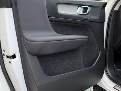 2023 Volvo XC40 Plus Bright Theme
