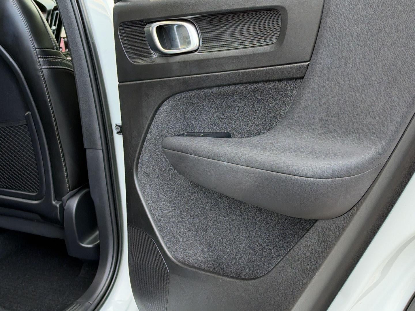 2023 Volvo XC40 Plus Bright Theme