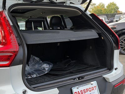 2023 Volvo XC40 Plus Bright Theme