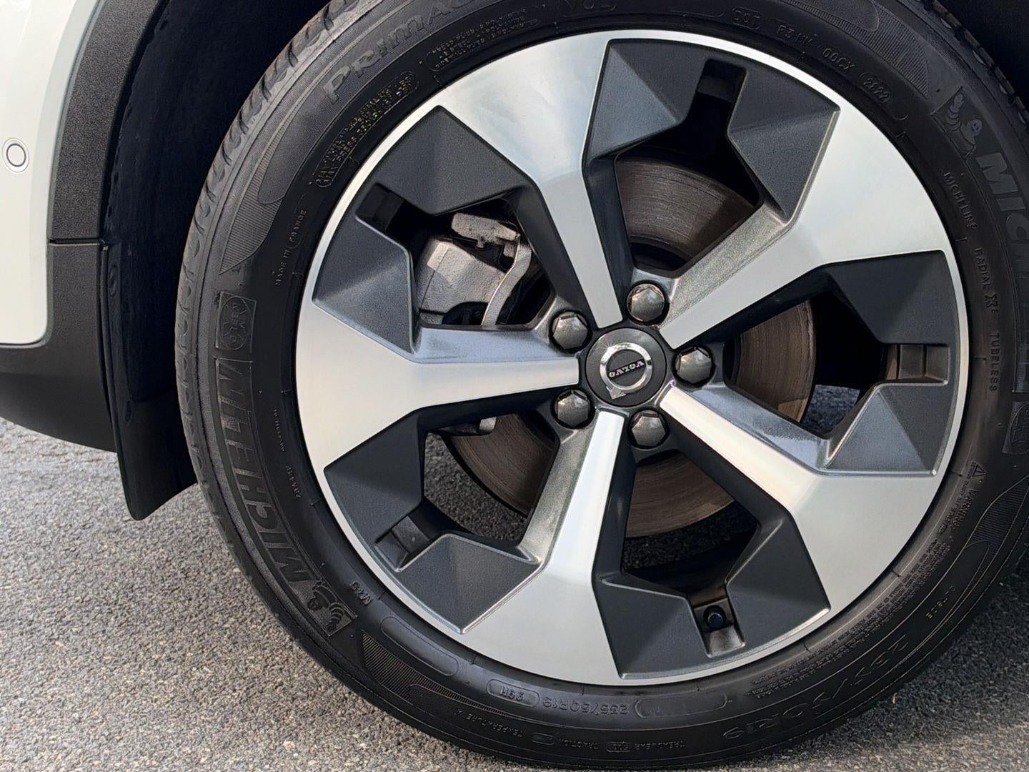 2023 Volvo XC40 Plus Bright Theme