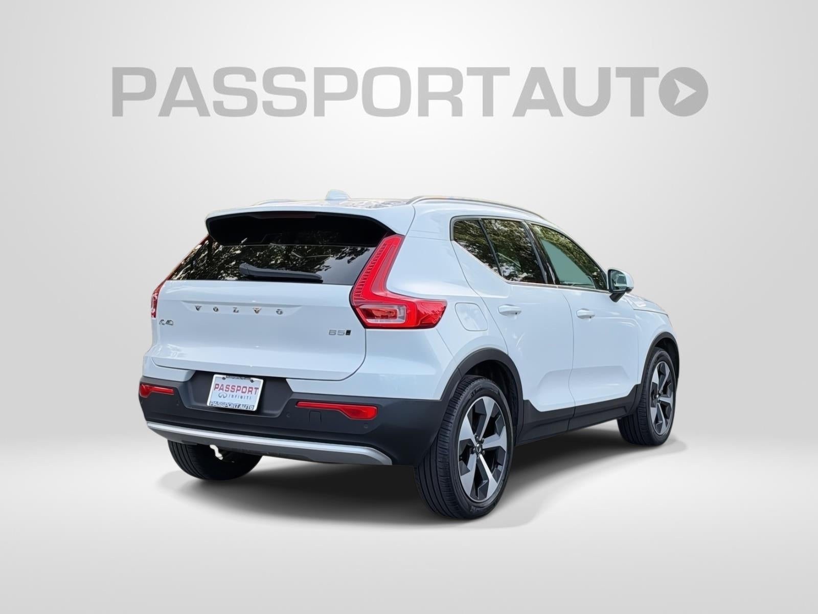 2023 Volvo XC40 Plus Bright Theme