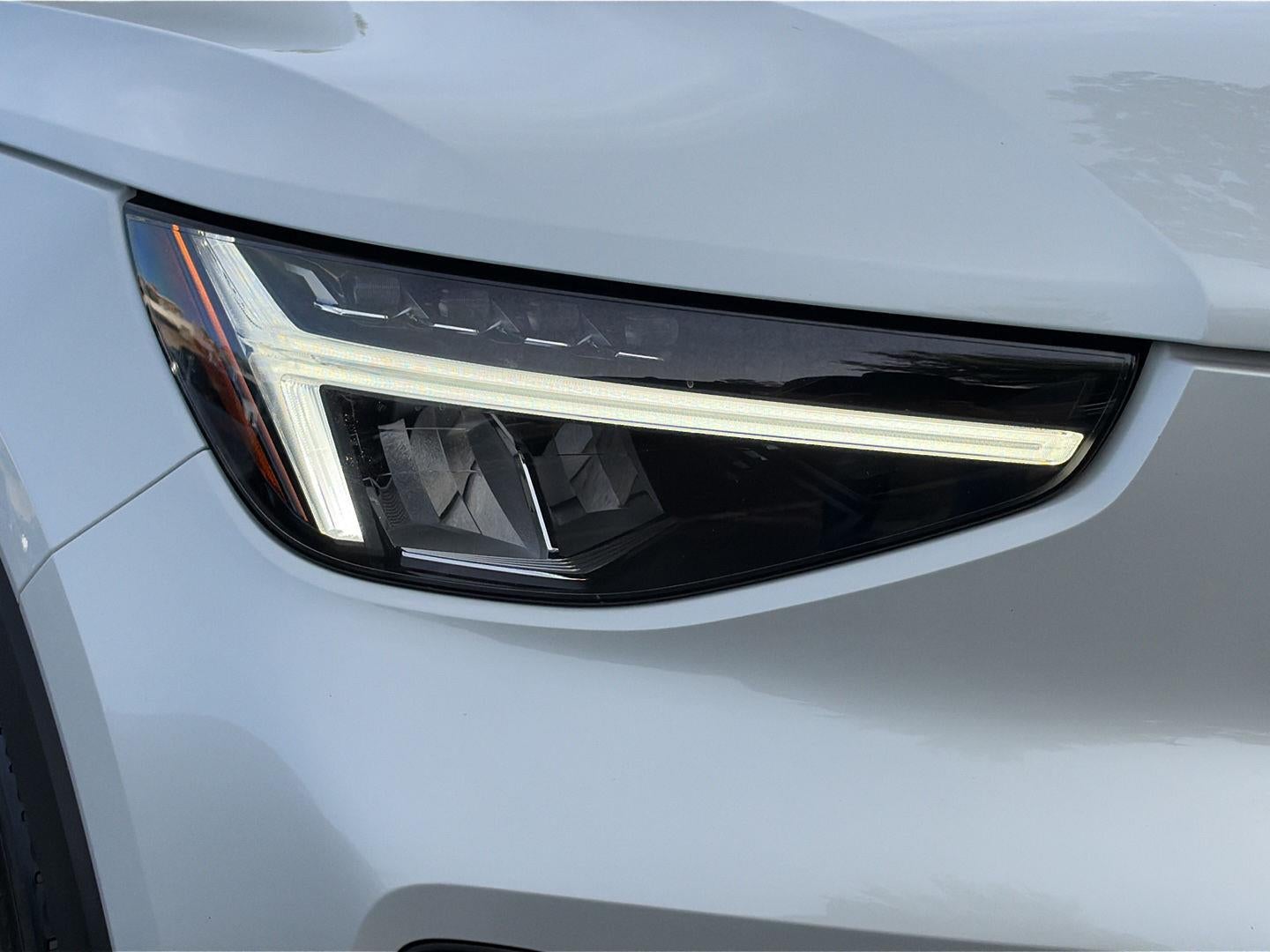 2023 Volvo XC40 Plus Bright Theme