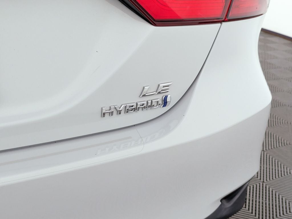 2022 Toyota Camry Hybrid LE