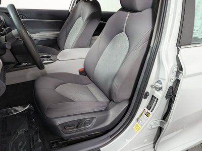 2022 Toyota Camry Hybrid LE