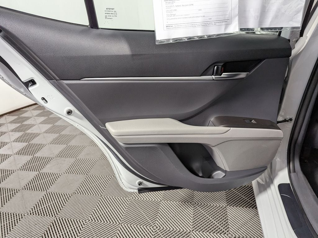 2022 Toyota Camry Hybrid LE