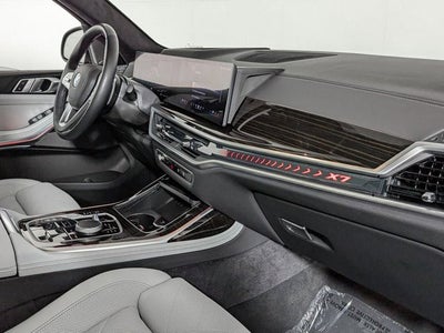 2025 BMW X7 xDrive40i