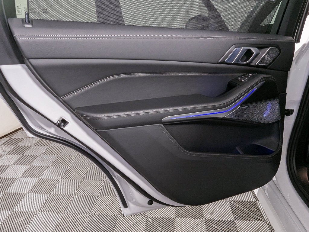 2026 BMW B7 ALPINA XB7