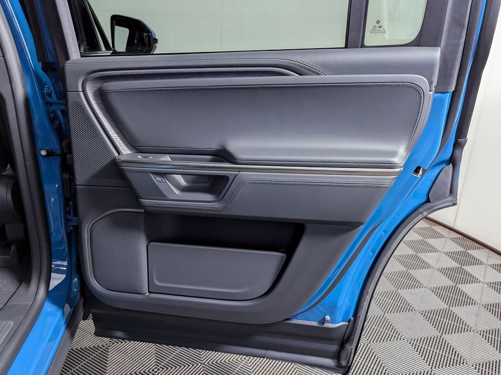 2026 Rivian R1S Base