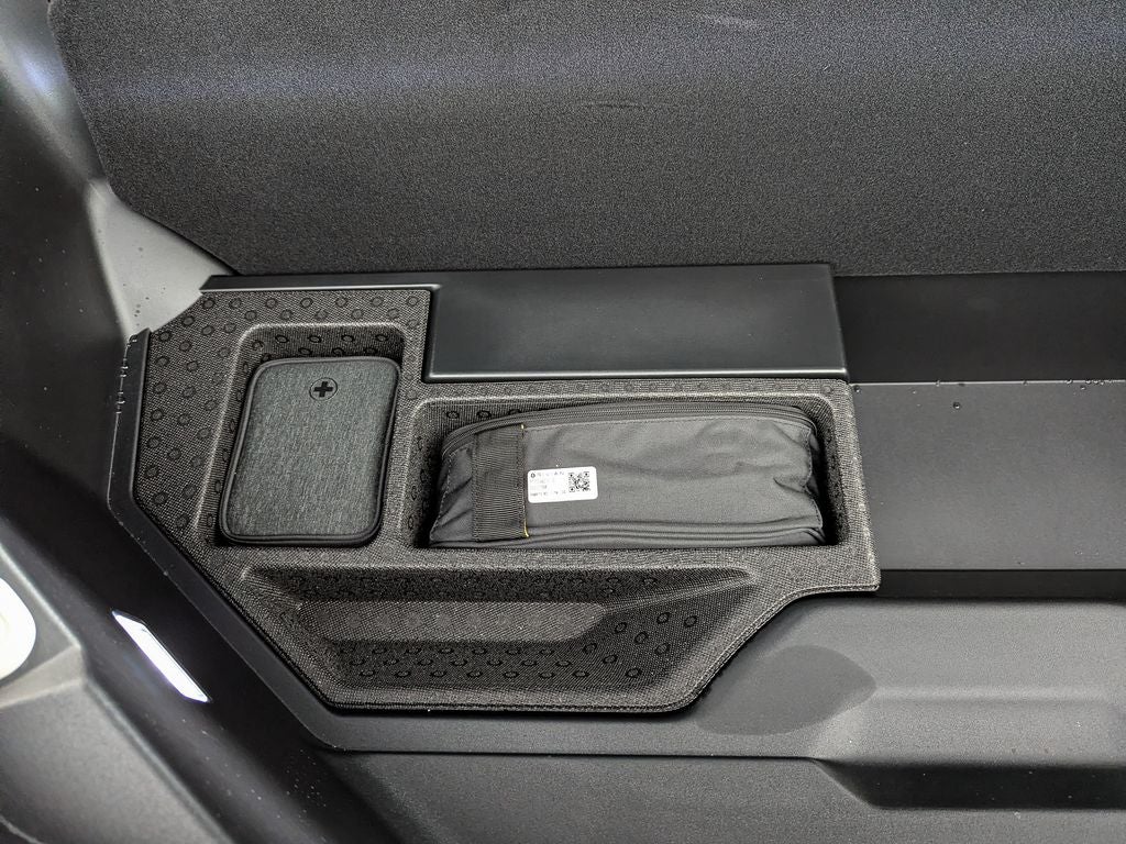 2026 Rivian R1S Base