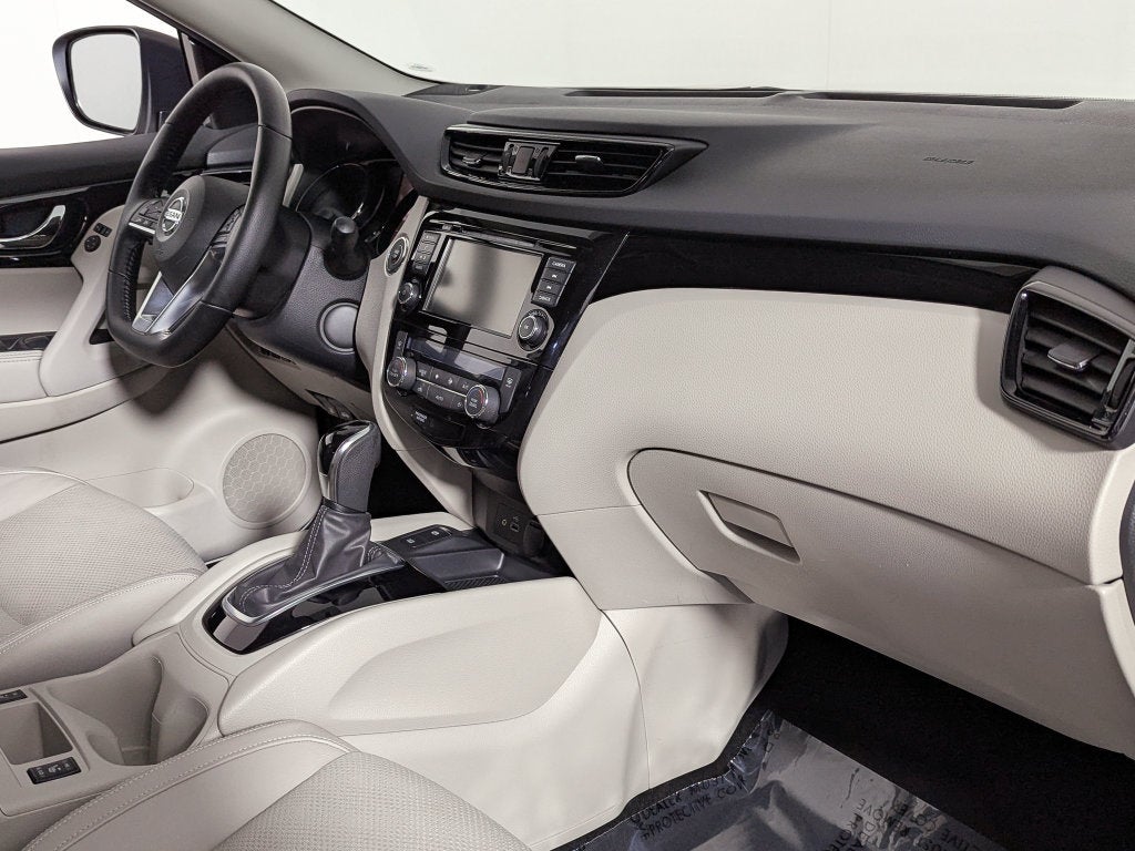2022 Nissan Rogue Sport SV