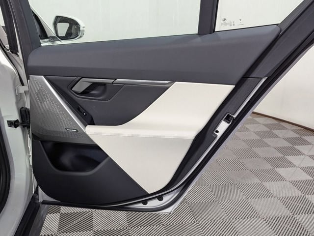 2025 BMW i5 xDrive40 xDrive40