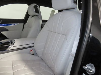 2025 BMW i7 eDrive50