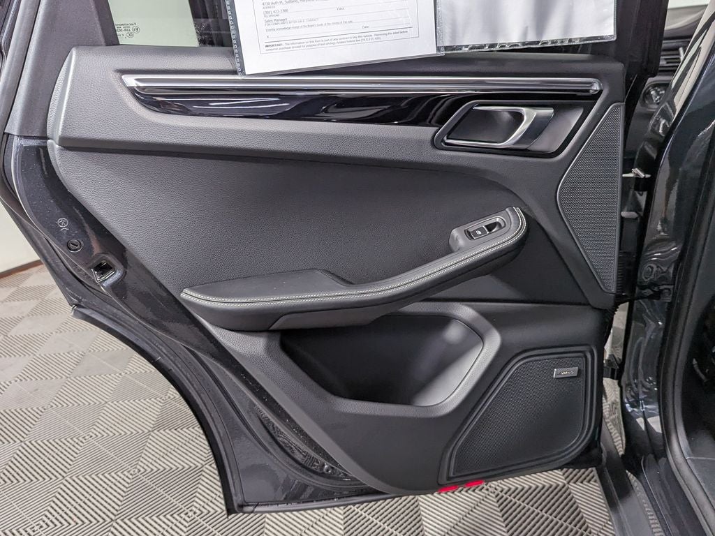 2025 Porsche Macan Base