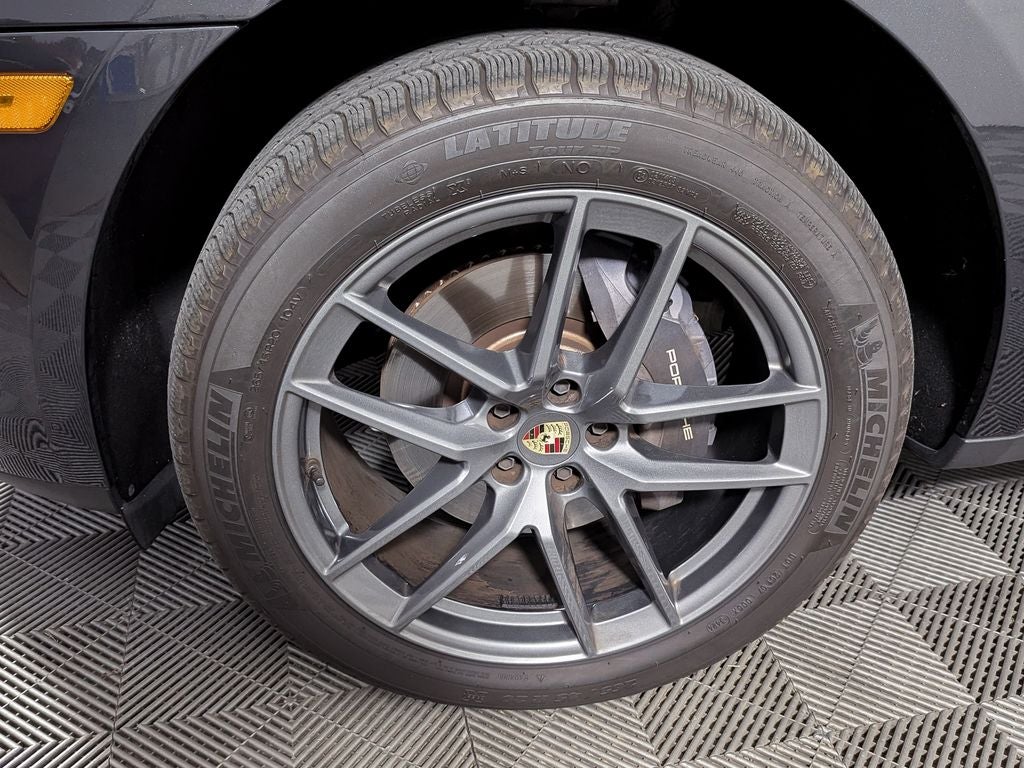 2025 Porsche Macan Base