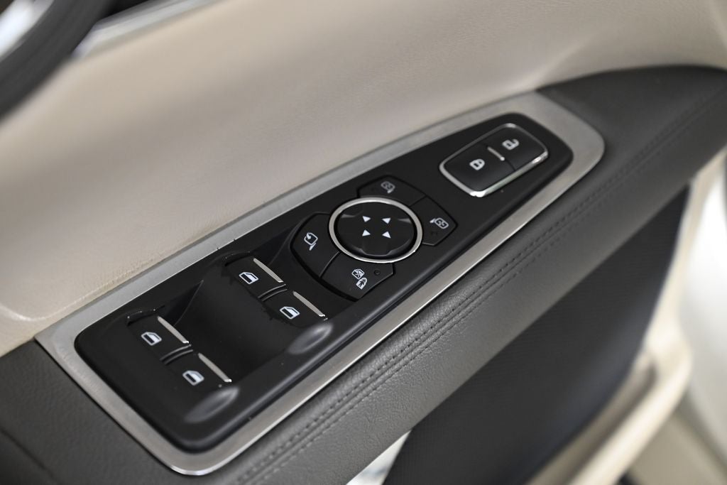 2017 Lincoln Continental Base