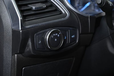 2016 Ford Edge Base