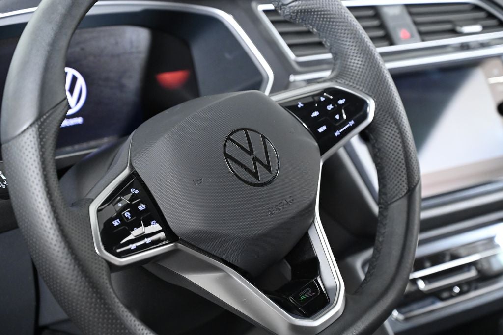 2024 Volkswagen Tiguan 2.0T SE R-Line Black