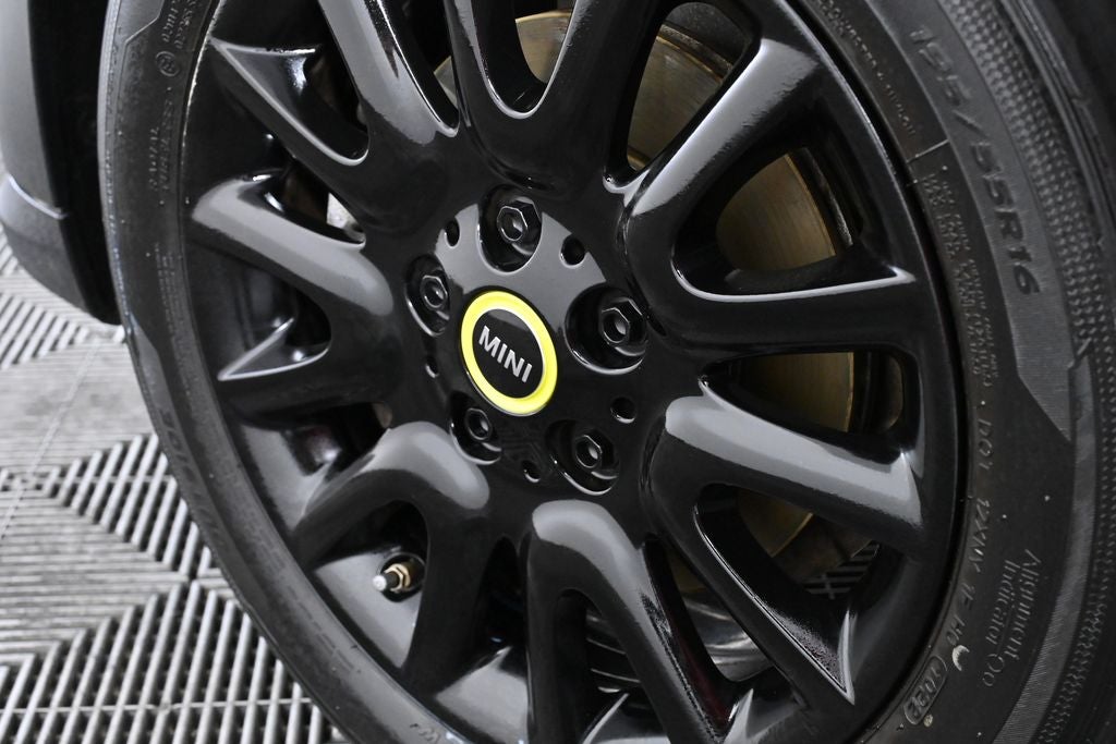 2023 MINI Cooper Cooper SE Signature