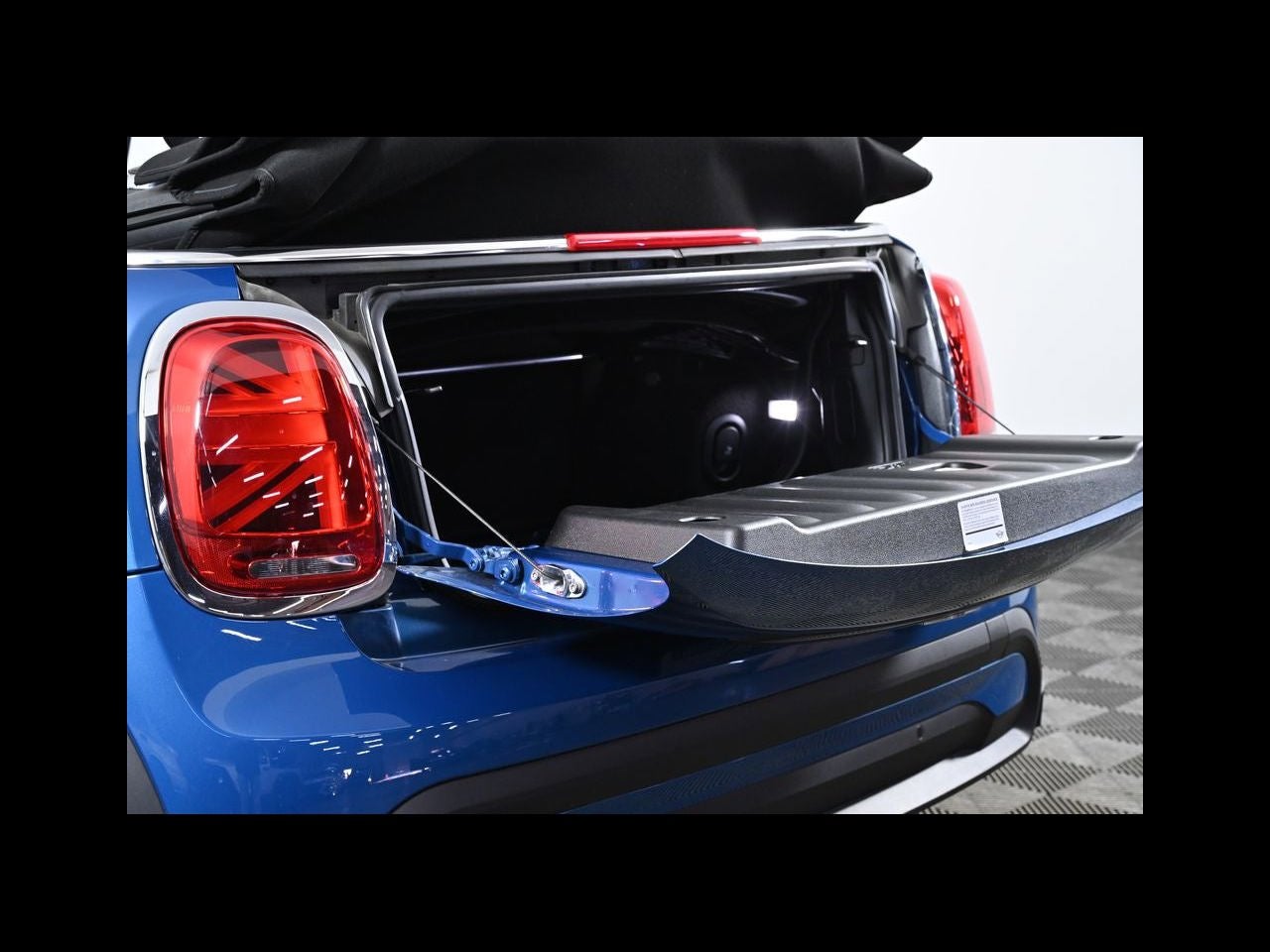 2024 MINI CONVERTIBLE Cooper