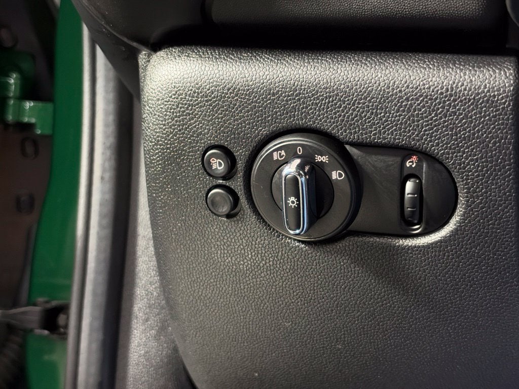 2024 MINI HARDTOP 4 DOOR Base