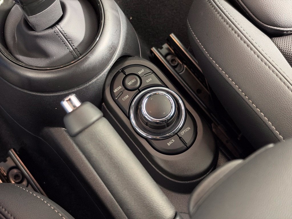 2024 MINI CONVERTIBLE Base