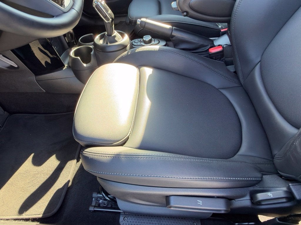2024 MINI HARDTOP 4 DOOR Base