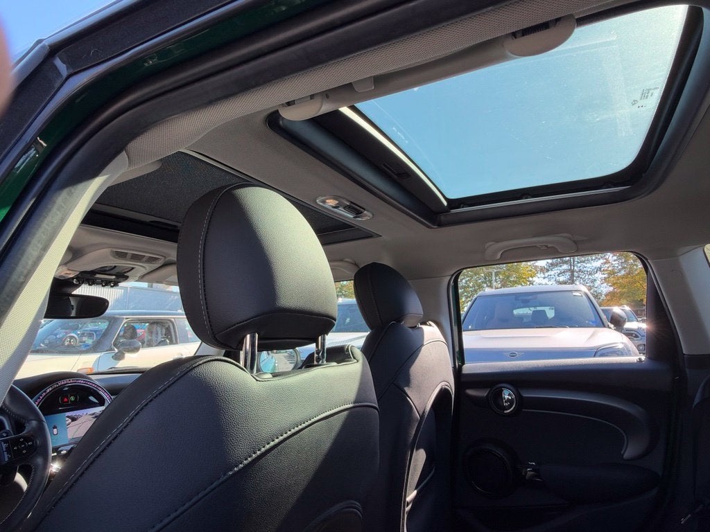 2024 MINI HARDTOP 4 DOOR Base