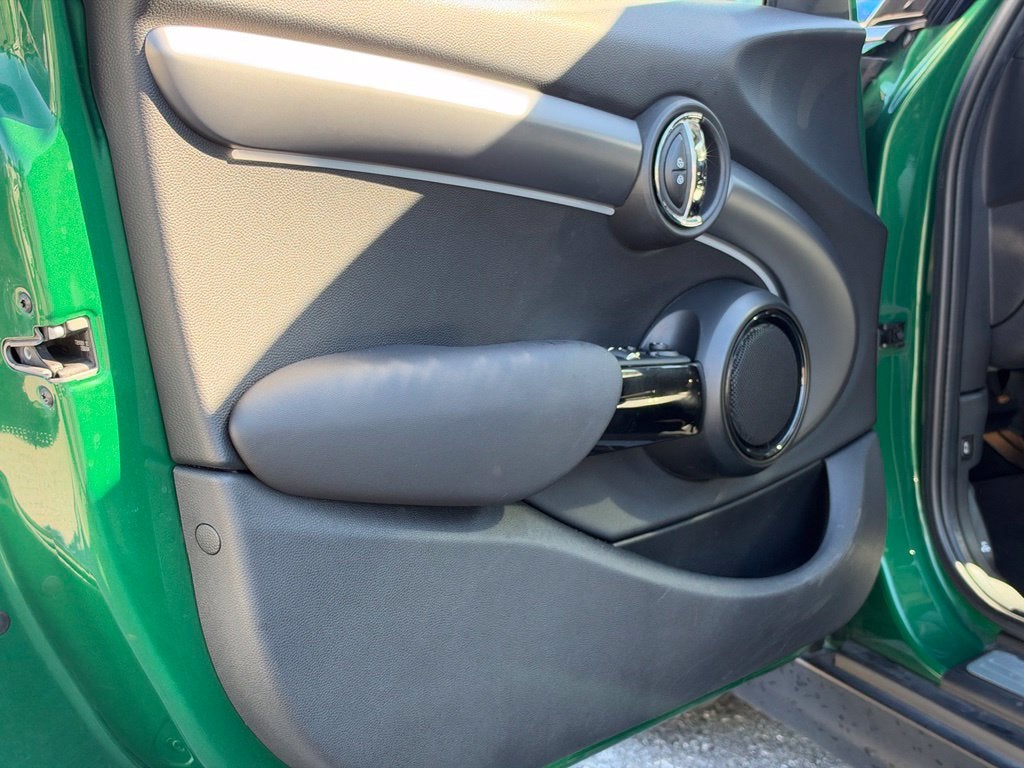 2024 MINI HARDTOP 4 DOOR Base